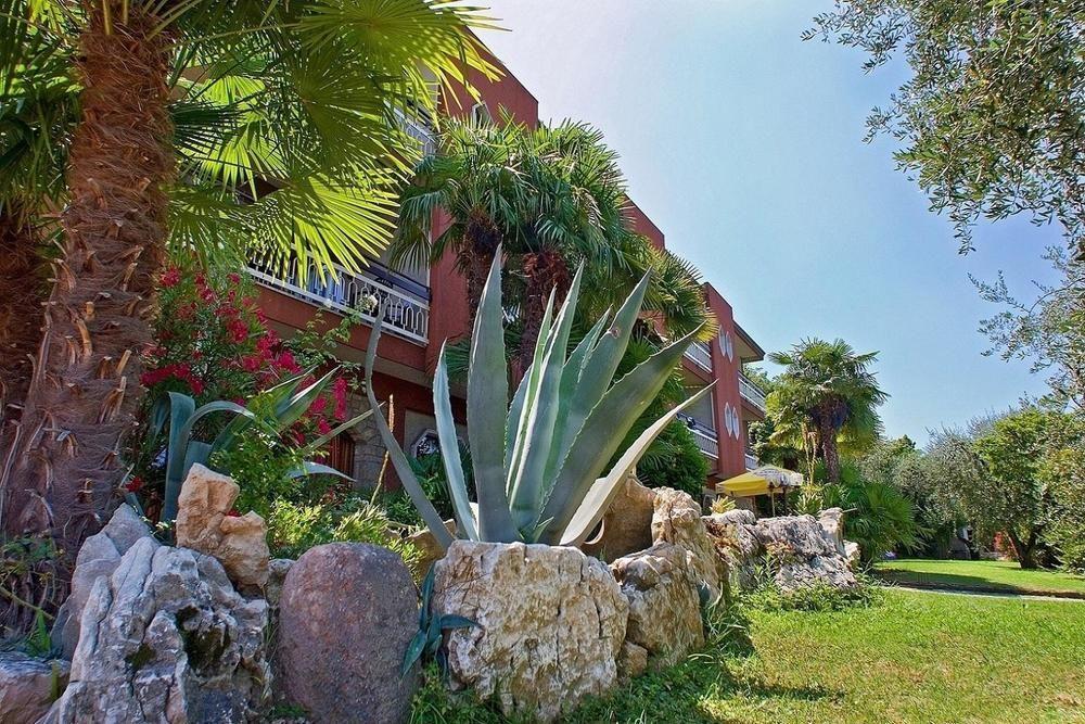 Residence Castelli Brenzone sul Garda Exterior photo